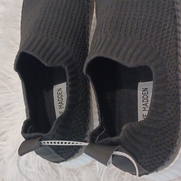 NEW STEVE MADDEN Samarah Black slip on knit shoe in black SZ 9 - Picture 13 of 17